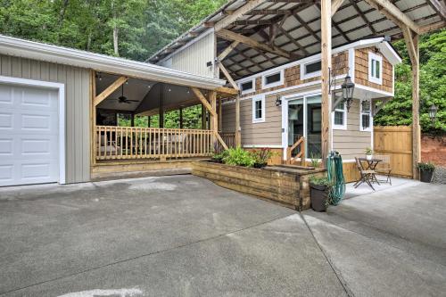 Blairsville Tiny Home with Covered Furnished Deck!