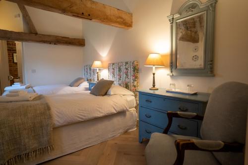 Stackyard Lodge - enchanting 18th Century converted barn in the Waveney Valley in เบคเคิล