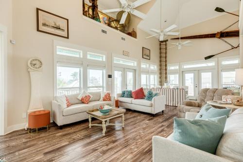 Seaside Luxe in Crystal Beach, USA