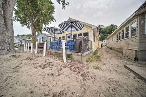 Sunny Modern Waterfront Cottage in Erie! - image 2