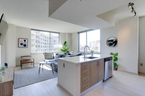Amazing 2BR Apartment at Crystal City in Arlington, USA