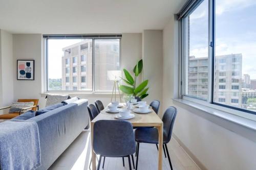 Amazing 2BR Apartment at Crystal City in Arlington, USA