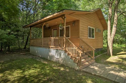 Pet-Friendly Wisconsin Dells Studio with Porch!