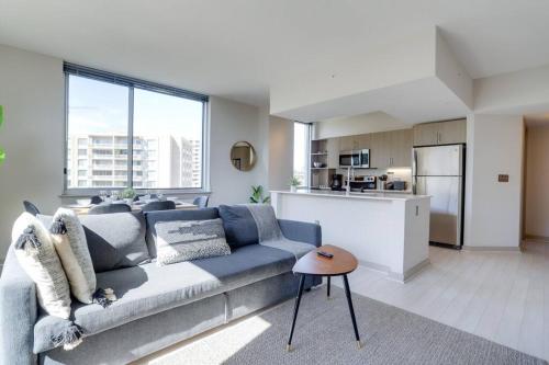 Amazing 2BR Apartment at Crystal City in Arlington, USA