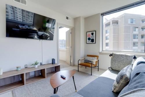 Amazing 2BR Apartment at Crystal City in Arlington, USA
