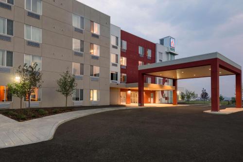 Motel 6 Airdrie - Hotel