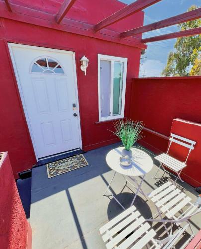 Newly remodeled 1 bed 1 bath home near LAX Forum - main image