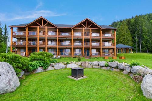 Kootenay Lakeview Resort BW Signature Collection