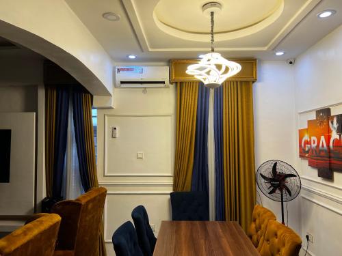 New Luxury 3 bedroom Duplex with private gym and close to Ikeja Airport in Ifako-Ijaiye