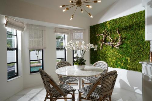 Glamorous 3-Bedroom Villa with Heated Pool Sarasota Area detail