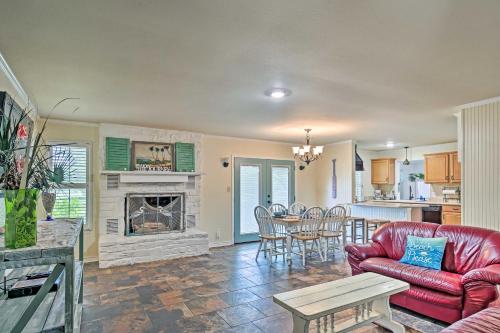 Family-Friendly Boerne Beach House with Patio - image 3