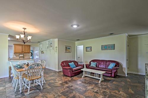 Family-Friendly Boerne Beach House with Patio - image 10