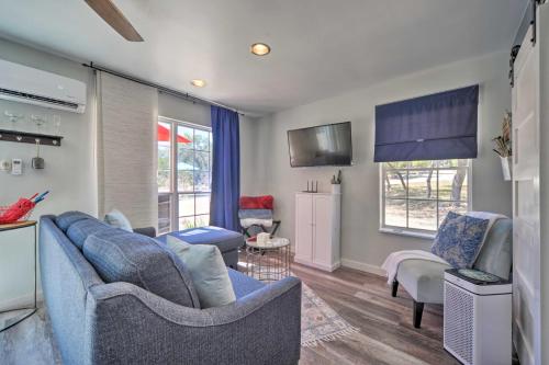 Modern Hill Country Cottage 13 Mi to Canyon Lake! - image 3