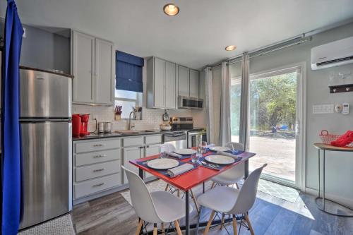 Modern Hill Country Cottage 13 Mi to Canyon Lake! - image 13