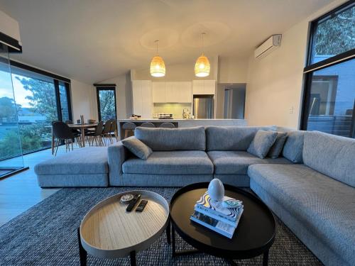 Architect designed 4 bedroom with ocean views from every room, Lorne (zdjęcie 3)