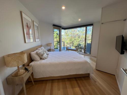 Architect designed 4 bedroom with ocean views from every room, Lorne (zdjęcie 7)