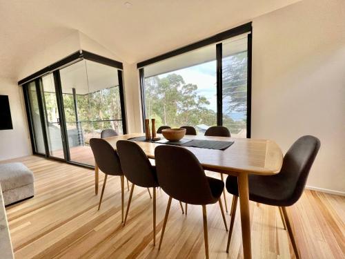 Architect designed 4 bedroom with ocean views from every room