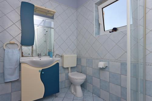 Double Room Vrbnik 5299c - image 14