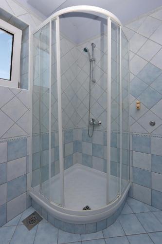 Double Room Vrbnik 5299c - image 12