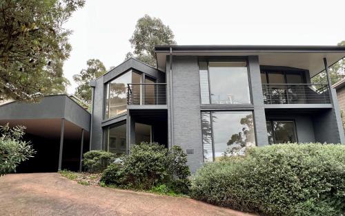 Architect designed 4 bedroom with ocean views from every room