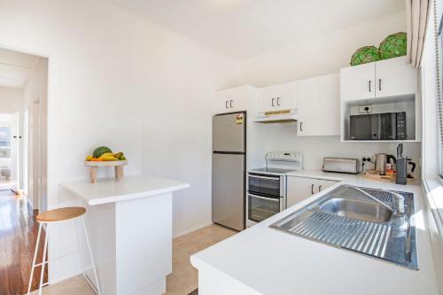 Fishery Road Cottage Pet Friendly 2 Mins Walk to Beach in Currarong