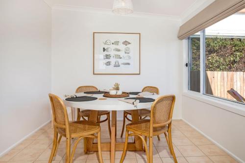 Fishery Road Cottage Pet Friendly 2 Mins Walk to Beach in Currarong