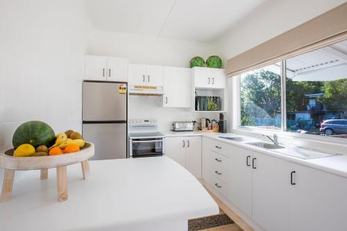 Fishery Road Cottage Pet Friendly 2 Mins Walk to Beach in Currarong