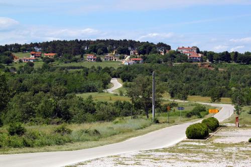 Apartments with a parking space Sveti Martin Central Istria - Sredisnja Istra - 7634 - image 2