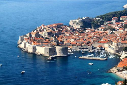 Apartments with WiFi Dubrovnik - 8592 - image 2