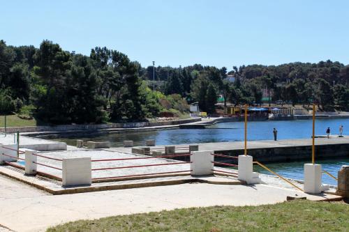 Apartments with WiFi Pula - 13049 - image 4