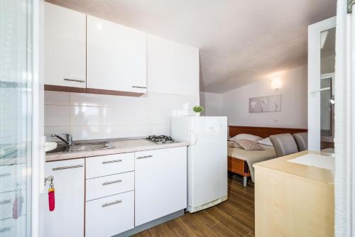 Studio Lavdara 435b - image 10