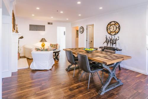 Le Bleu House - Newly Designed 3BR HOUSE & POOL by Topanga detail