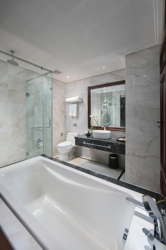 room detail thumbnail 2