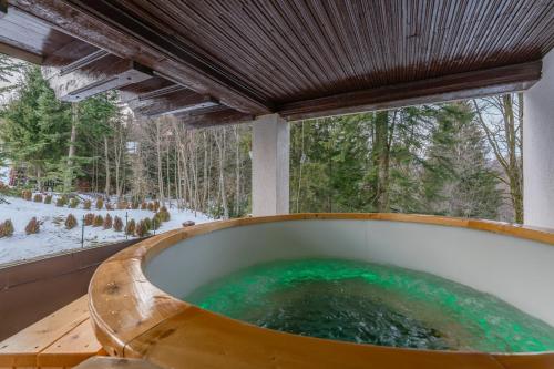Bañera de hidromasaje, Iris Predeal in Predeal