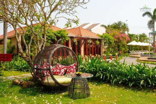 Garden, Silk Sense Hoi An River Resort in Cam An