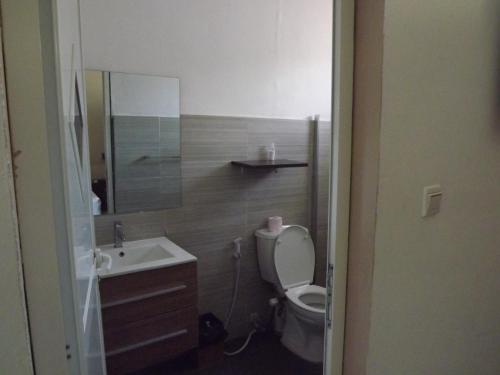 Bathroom, Hotel La Grillade in Moroni