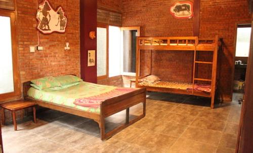 1 king bed, 1 bunk bed