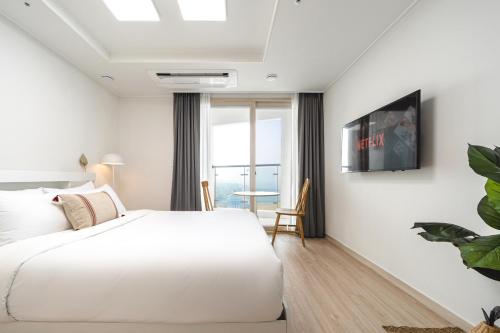 Urbanstay Sokcho Deungdae Beach