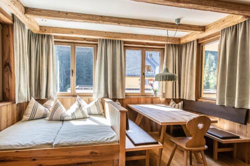 1 queen bed, 1 bunk bed, 2 sofa beds