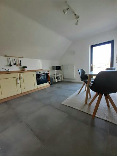 Konyha, EIFELSTERN-Schöne Ferienwohnung mit Balkon (EIFELSTERN-Schone Ferienwohnung mit Balkon) in Kalenborn