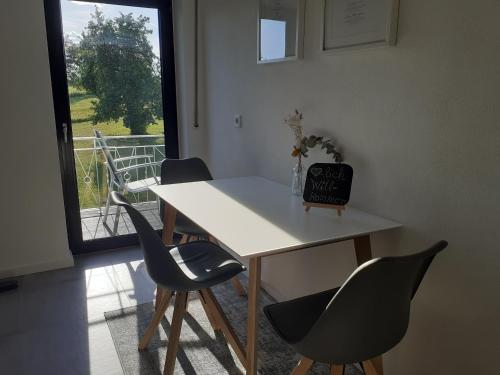 Létesítmények, EIFELSTERN-Schöne Ferienwohnung mit Balkon (EIFELSTERN-Schone Ferienwohnung mit Balkon) in Kalenborn