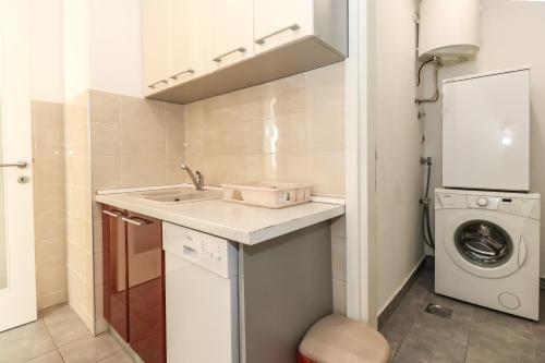 New Belgrade Apartment Lavina - image 4