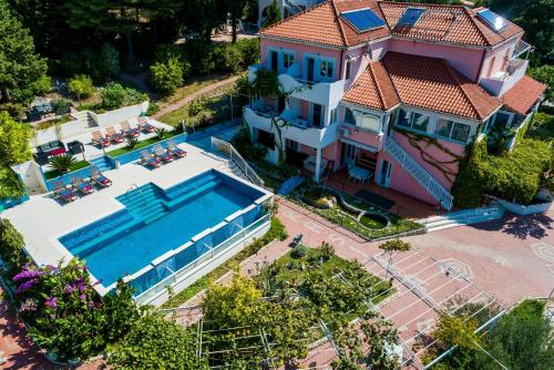  Family friendly apartments with a swimming pool Mlini, Dubrovnik - 8579, Pension in Mlini