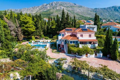  Family friendly apartments with a swimming pool Mlini, Dubrovnik - 8579 in Mlini