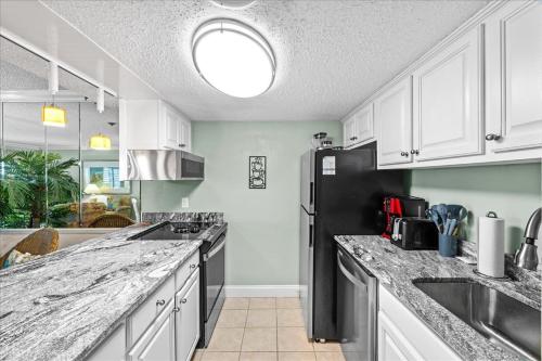 Holiday Surf & Racquet Club 313 - image 2