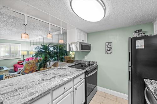 Holiday Surf & Racquet Club 313 - image 6