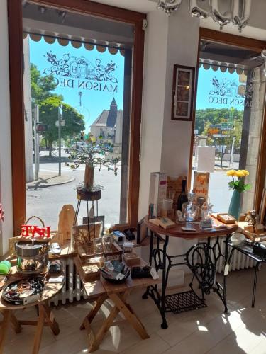 Shops, Gite Deco terrasse ensoleillee et Wi-Fi & Parking in Magnac-Laval