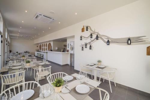 Restaurant, Oasis Tarrafal Alfandega Suites in Tarrafal