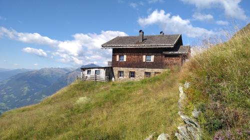 Almgasthaus Flecknerhütte - Accommodation - San Leonardo in Passiria