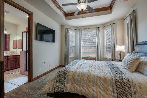Tranquil Townhome - image 13